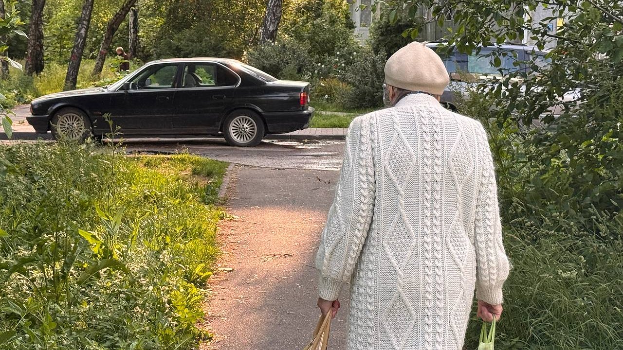 Главная картинка новости: Пенсионерам нужно срочно обратиться в соцзащиту за щедрой выплатой. Деньги уже выдают - бегите