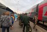 Миниатюра новости: Скидки на ЖД-билеты пенсионерам, студентам и школьникам в 2025 году: как сэкономить