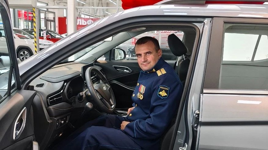 Главная картинка новости: В Костроме ветеран спецоперации получил адаптированный автомобиль