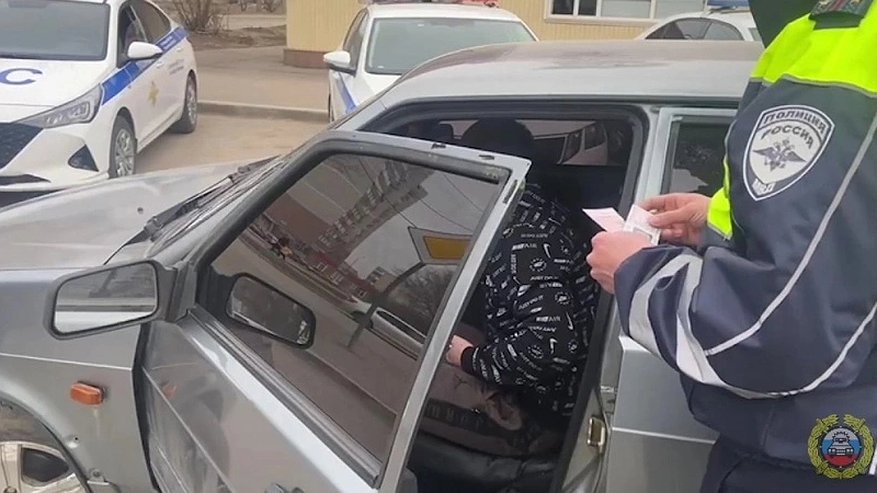 Главная картинка новости: С 17 июня - новое правило вводится для всех, кто водит автомобиль. Теперь полный запрет