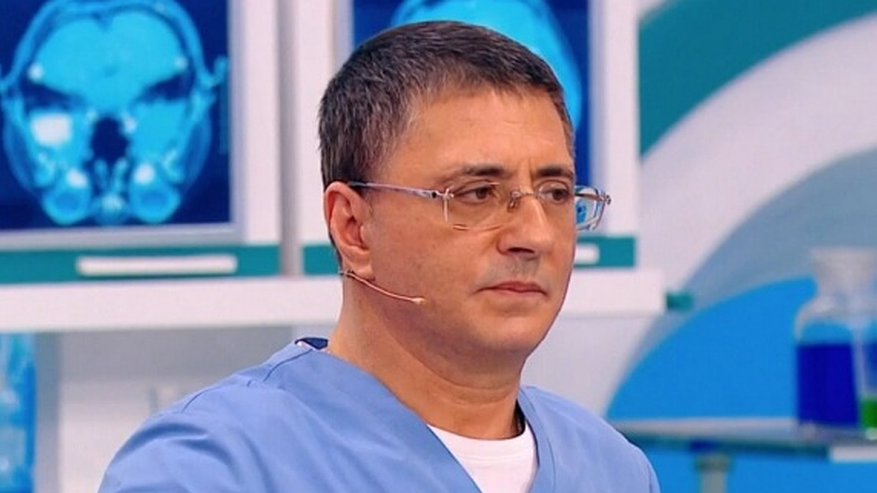 Главная картинка новости: Не зеленый чай, не кефир и не апельсиновый сок: Мясников назвал 3 самых полезных напитка для здоровья