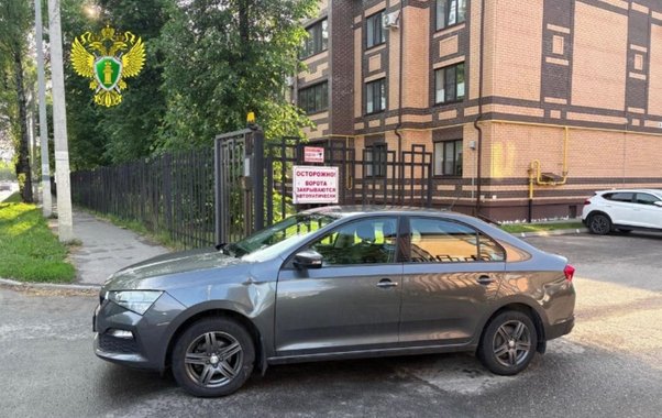 В Костроме автомобиль сбил 11-летнего мальчика на электросамокате
