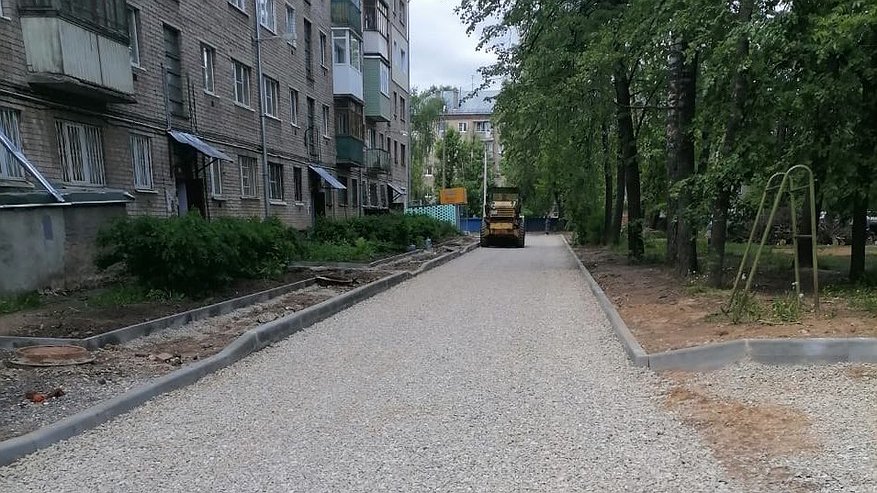 Главная картинка новости: Девять дворов в Костроме близки к завершению благоустройства