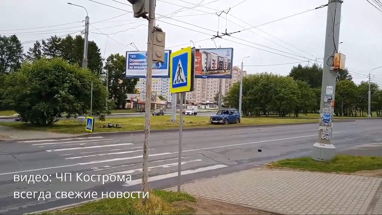 Главная картинка новости: Пьяный водитель на "Ниве" устроил ДТП у ТЦ "Рио": видео с места происшествия