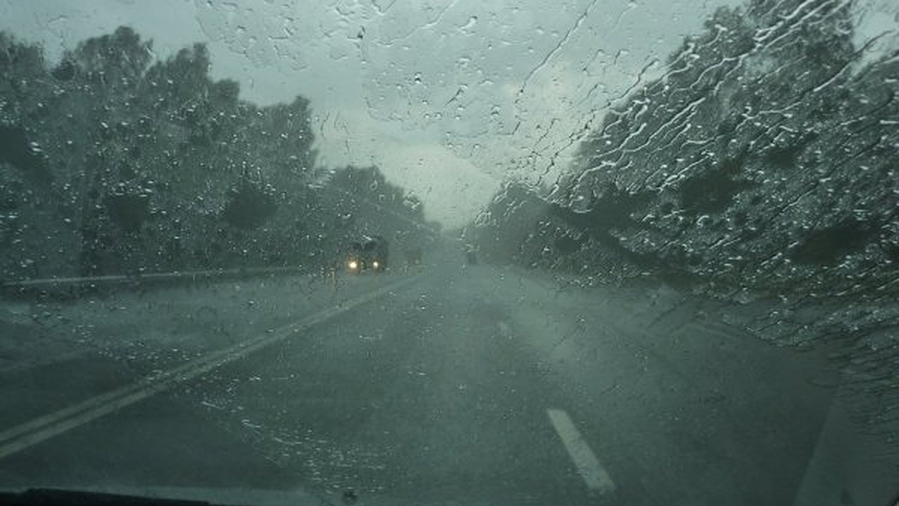 Главная картинка новости: Костромская область готовится к сильным дождям: рекомендации для водителей и пешеходов