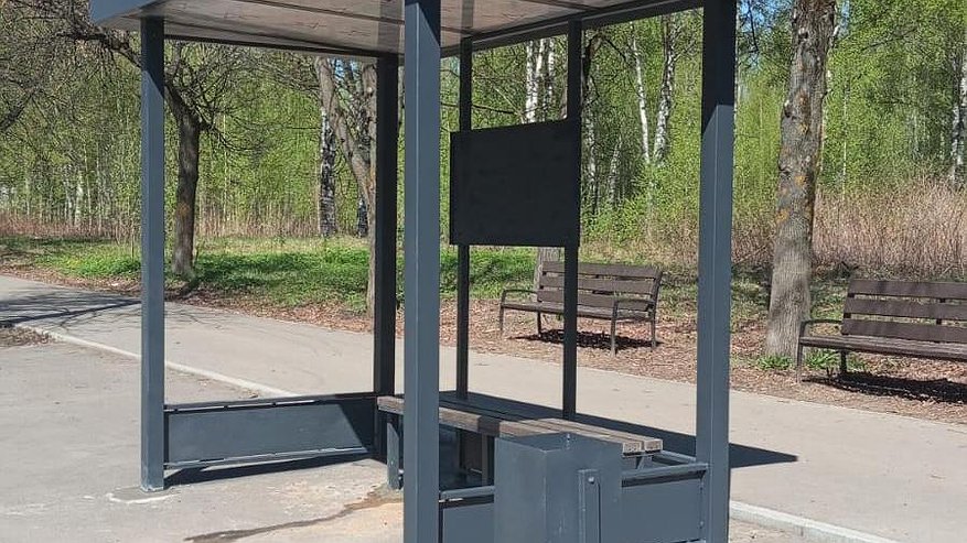 Главная картинка новости: В Костроме меняют старые автобусные остановки на современные