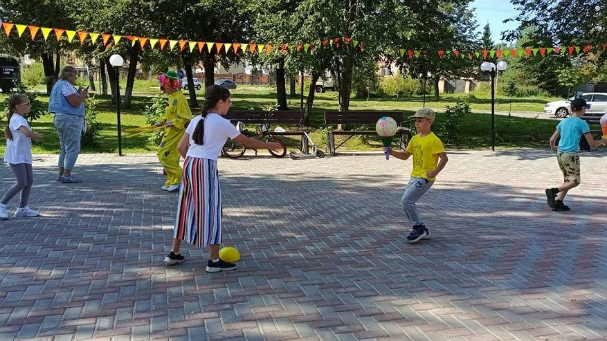 Главная картинка новости: От зарядки до дискотеки: афиша мероприятий в городских парках Костромы (6+)