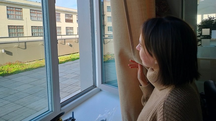 Главная картинка новости: На окна ничего не клею и даже кондиционер не включаю: стащила идею у южан - дома свежо даже в дьявольскую жару