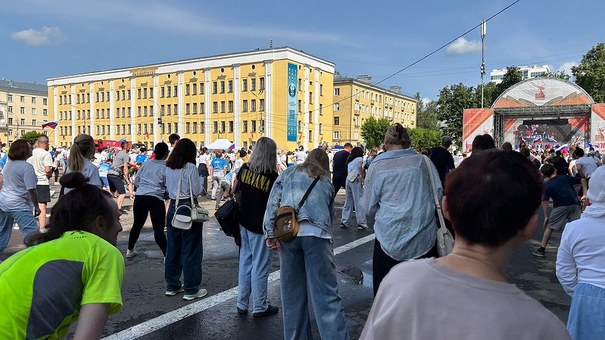 Главная картинка новости: Известно, кто из звезд выступит в День молодежи в Костроме (16+)