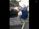 Костромские спасатели помогли обессиленному лосю, который неделю провел в колодце