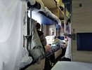 Выкупили купе, а наглый попутчик все равно появился: законно ли это и что делать?