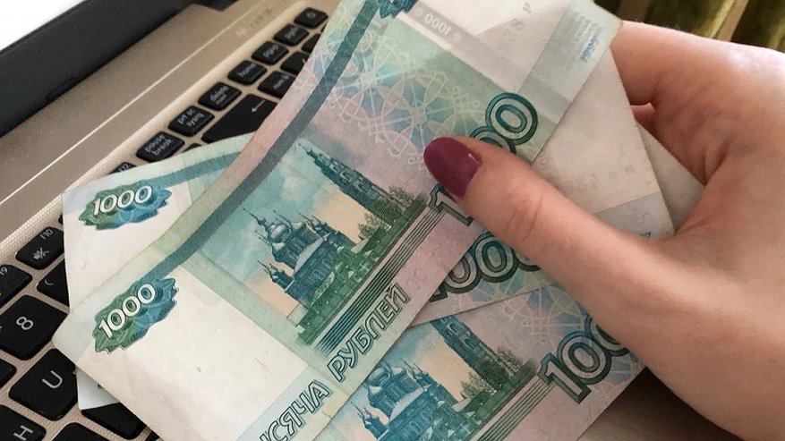 Главная картинка новости: И работающим, и неработающим: всем, кто получает пенсию, перечислят разовую выплату 2 000 рублей в конце июня