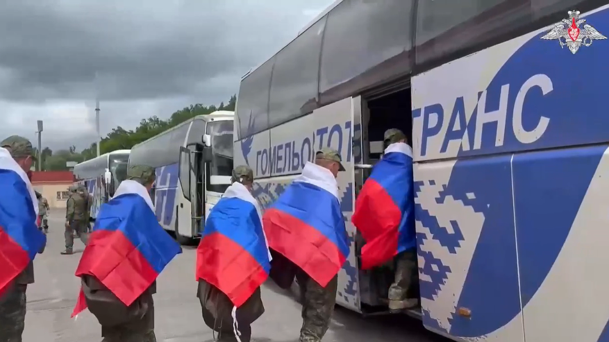Главная картинка новости: Костромичи вернулись домой: двое военных освобождены из украинского плена