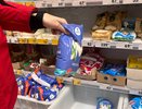 Вижу спецметки на ценнике — беру сразу: продукты из «Пятёрочки» в разы дешевле, если знать, куда смотреть