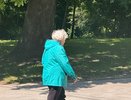 И работающим, и неработающим: пенсионерам, кто получает пенсию, перечислят разовую выплату 2000 рублей в июне - условия