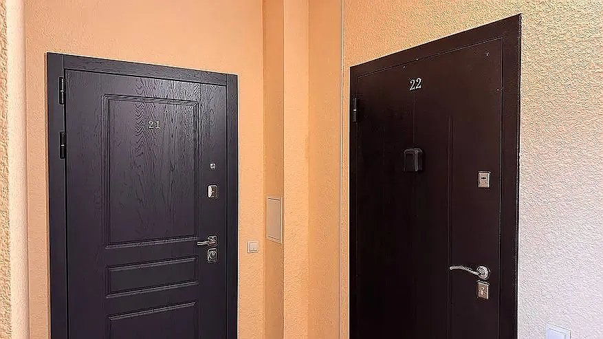 Главная картинка новости: С 27 июня будут ходить по подъездам и проверять: штраф 15 000 рублей для тех, у кого есть входная дверь