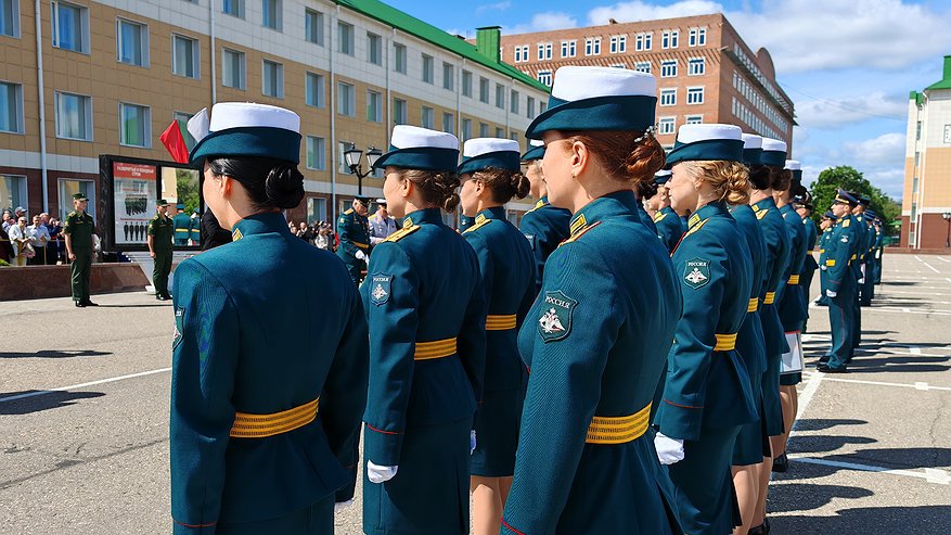 Главная картинка новости: В Костроме выпустили новое поколение офицеров РХБЗ