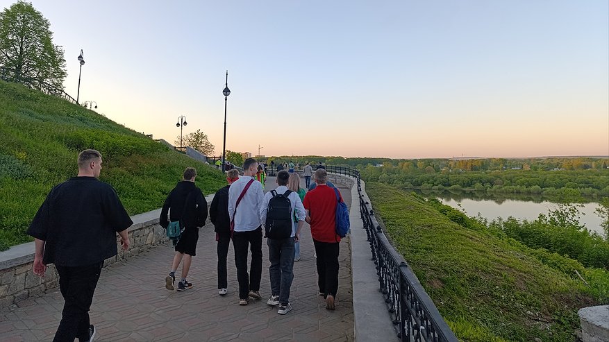 Главная картинка новости: Государство вводит шестидневную рабочую неделю: граждане сильно возмущены