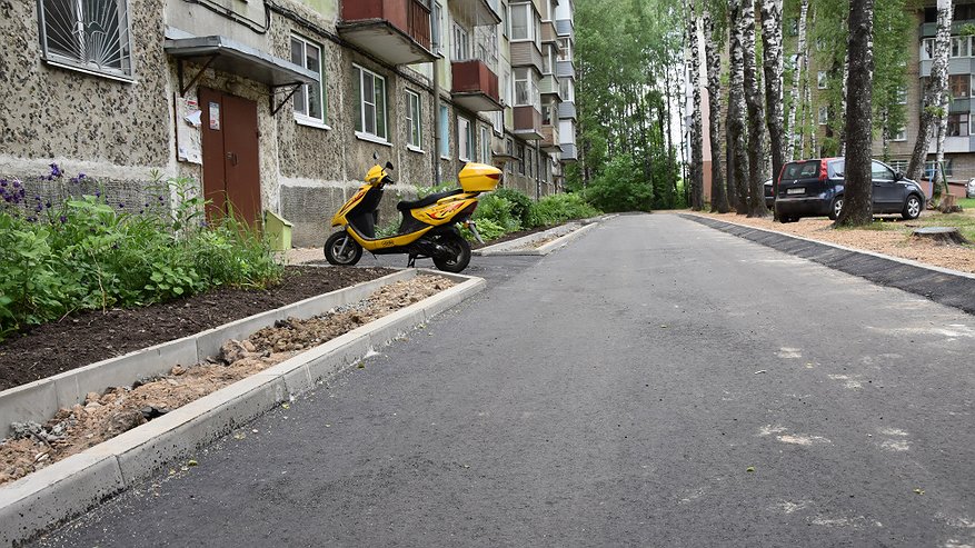 Главная картинка новости: Установят игровое оборудование, заасфальтируют тротуары: в Костроме продолжается благоустройство 13 дворов