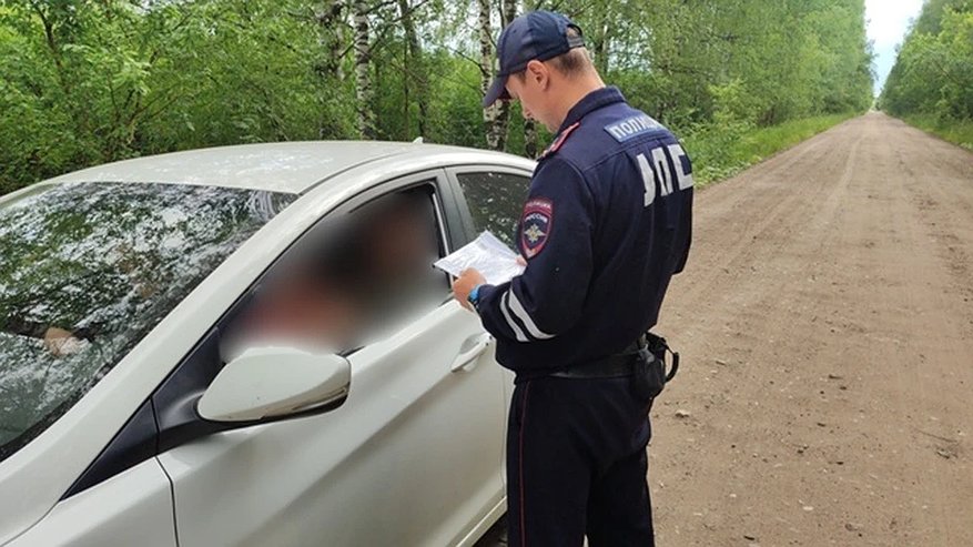Главная картинка новости: В Костромской области 21-летний водитель на питбайке устроил погоню от автоинспекторов