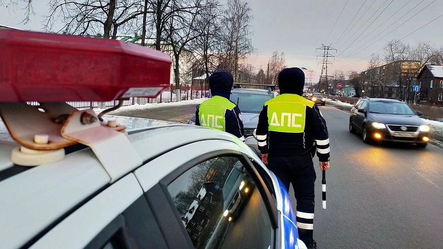 Главная картинка новости: С 1 июля — новое правило вводится для всех, кто водит автомобиль. Теперь по закону нельзя