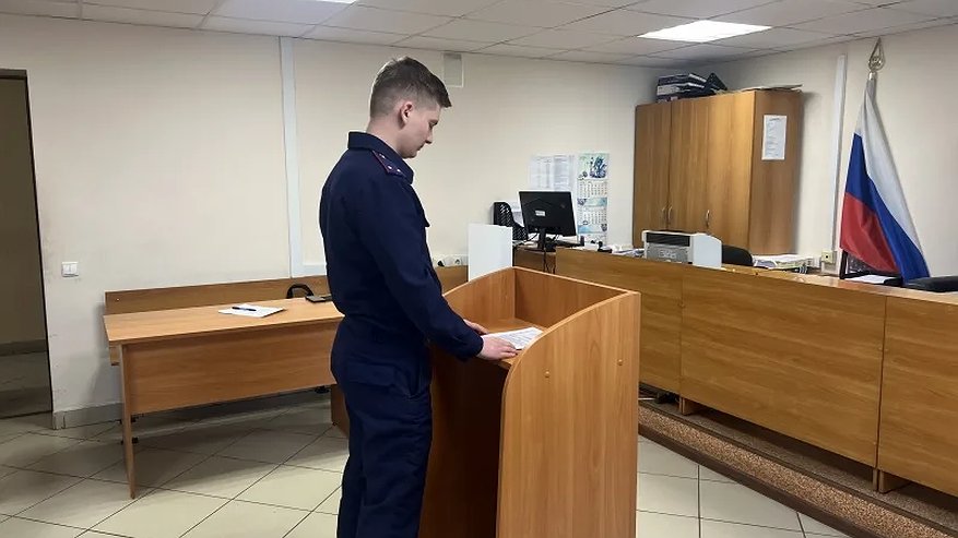 Главная картинка новости: В Костроме сироту насильно пытались заселить в квартиру с дырявой крышей