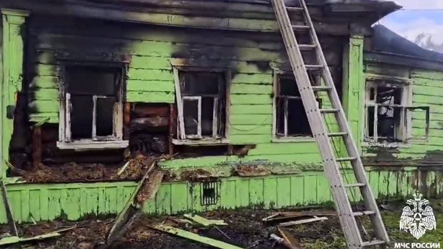 Главная картинка новости: В Нерехте объявили сбор вещей для многодетной семьи, у которой сгорел дом