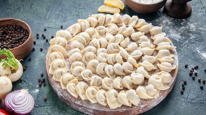 Главная картинка новости: Перемолотые рога и копыта в тесте, мяса там ноль: в Роскачестве назвали худшие бренды пельменей