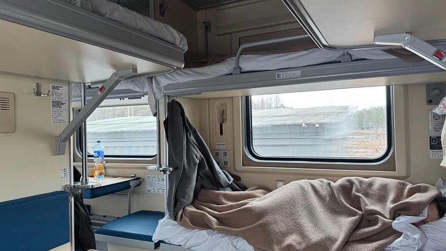 Главная картинка новости: К столику теперь пускать перестанут: в новых вагонах их будут делать прямо наверху