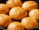 Смешиваю 1 стакан кефира и фарш: на выходе получаю гору вкуснейших ленивых беляшей