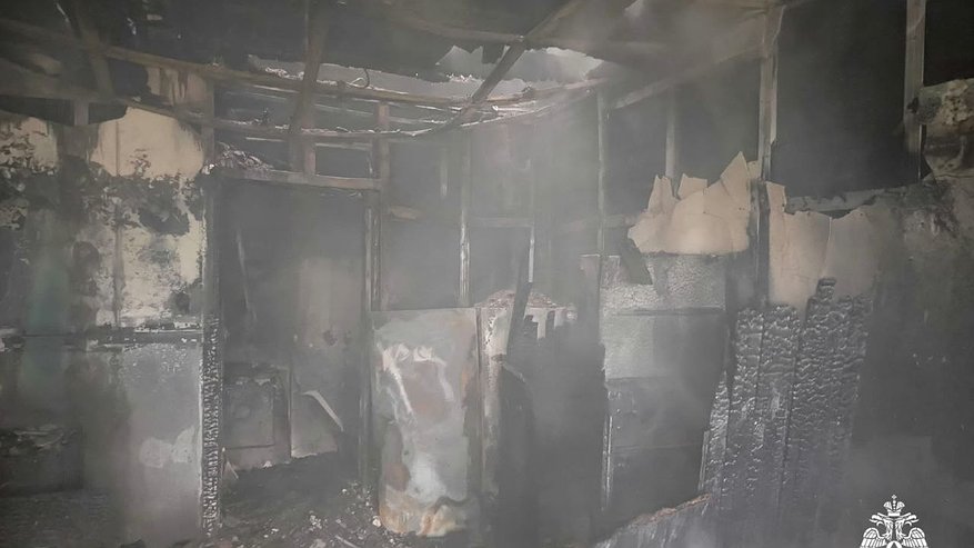 Главная картинка новости: В Костроме на Заволжской неизвестные устроили пожар в расселенном доме