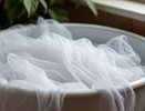 Перед стиркой всегда замачиваю тюль в воде с солью: копеечный лайфхак возвращает изделию белоснежный вид