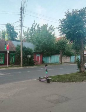 В Костроме подросток на самокате попал под колеса иномарки