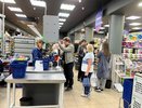 Обязан ли продавец складывать товары покупателя в пакет? Запомните раз и навсегда