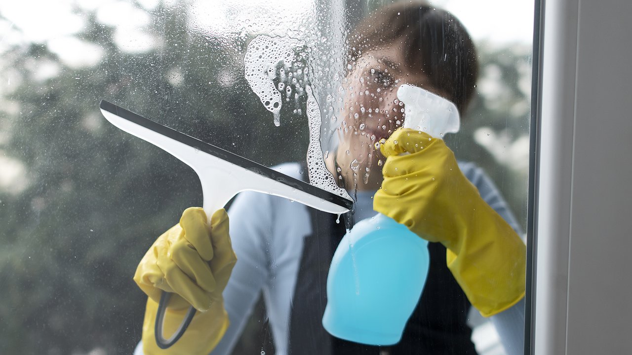 Главная картинка новости: Окна, намытые как после клининга: 2 пакетика в кипяток и полгода кристальной чистоты без уродливых разводов