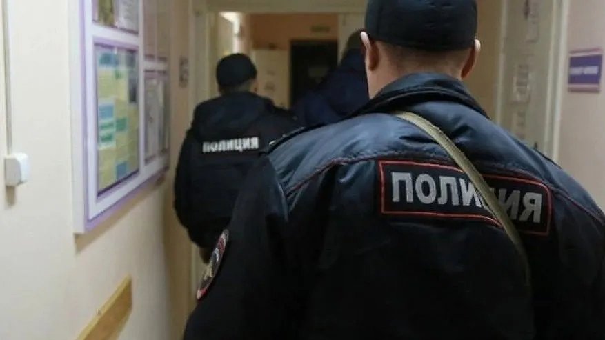 Главная картинка новости: Пинался и протаранил мотоцикл полиции: в Костроме подросток на питбайке устроил погоню от ДПС