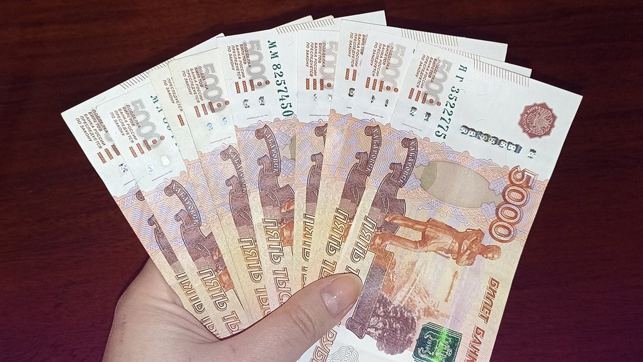 Главная картинка новости: Средняя зарплата в Костроме превысила 62 тысячи