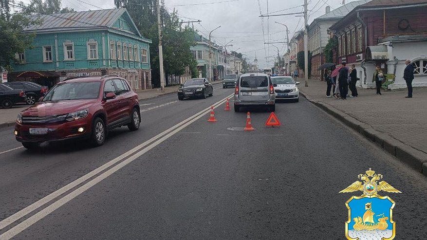 Главная картинка новости: В центре Костромы ВАЗ сбил 13-летнюю девочку