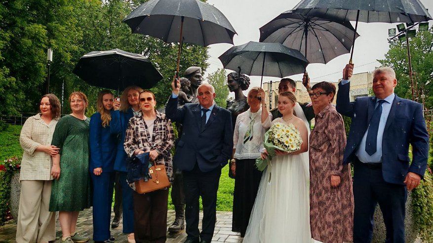 Главная картинка новости: В Костроме открыли парк семей защитников Отечества