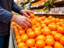 Горничная в южном отеле научила меня, как отличить в магазине мандарины из Абхазии от турецких. Приехал домой и пользуюсь этими советами