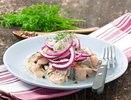 Приспособилась солить скумбрию в пакете: вкуснее, чем в магазине и посуда не нужна - делюсь рецептом