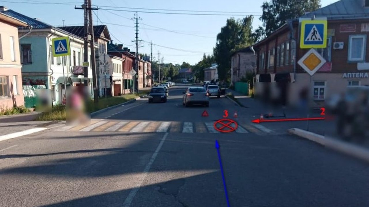 Главная картинка новости: На перекрестке в Галиче Ford Focus сбил 13-летнего парня на электросамокате