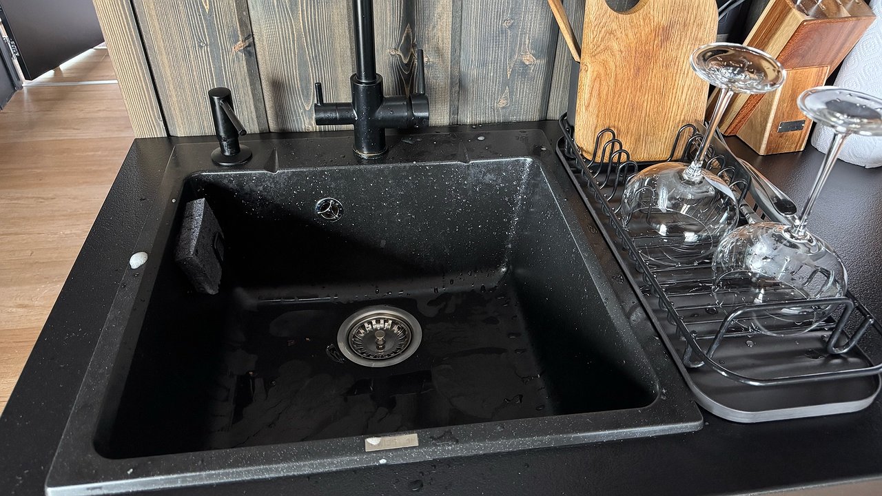 Главная картинка новости: Почему нельзя лить в раковину уксус: сантехник дал четкий ответ — в давнем споре поставлена точка