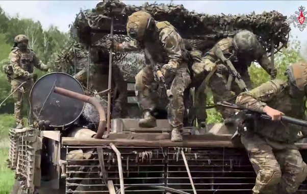 160 тысяч бойцов готовы к решающему удару: на Западе заговорили о масштабном наступлении ВС РФ в ближайшие дни