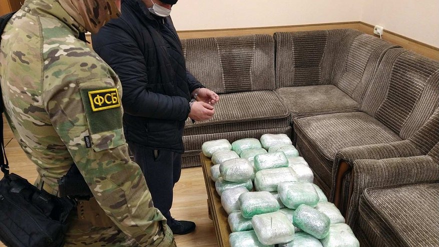 Главная картинка новости: В Костроме задержали 51-летнего ярославца с крупной партией марихуаны