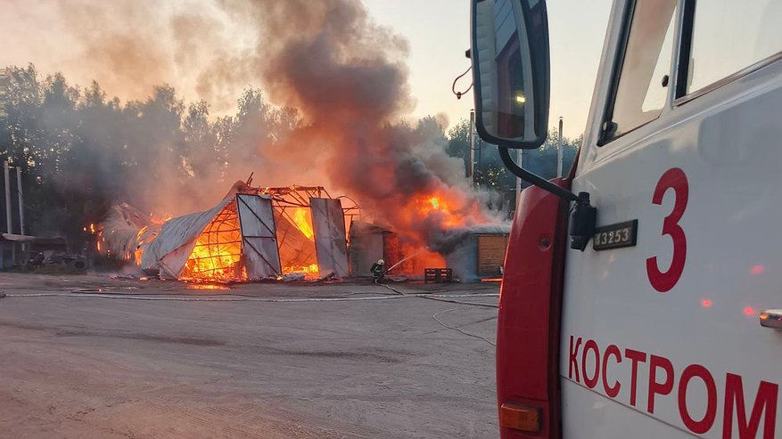 Главная картинка новости: В Костроме произошел крупный пожар на улице Ярославской