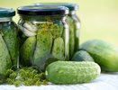 Соленые огурцы без уксуса и сахара — как у бабушки из подвала: вкусные и хрустящие всю зиму, рассол — сказка