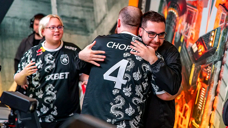 Главная картинка новости: Киберспорт в лицах: неожиданные переходы и турнирные повороты