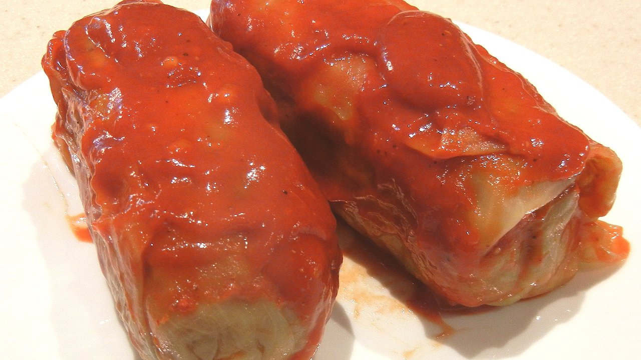 Главная картинка новости: Как приготовить голубцы вкусные и сочные: капуста нежная, начинка тает во рту — даже стейки в пролете