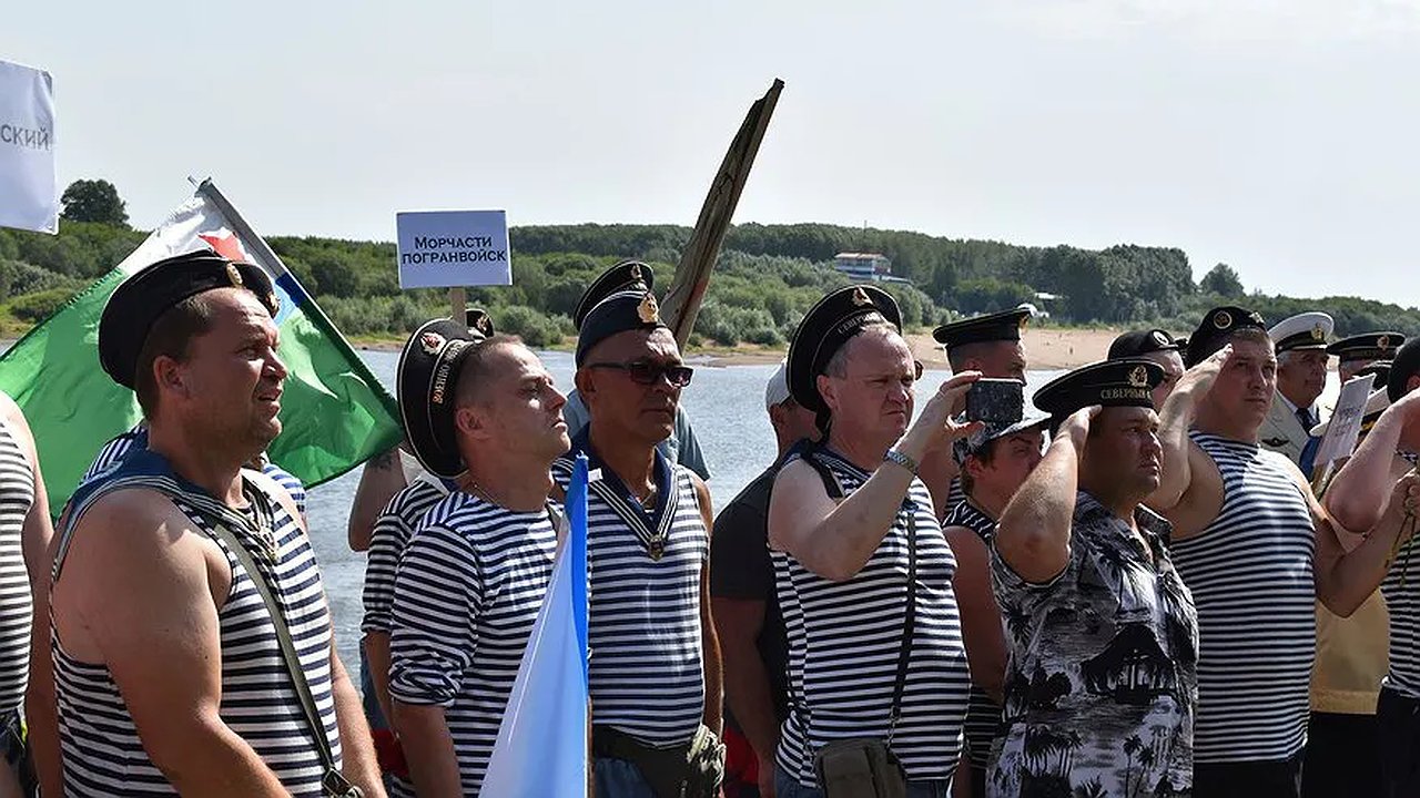 Главная картинка новости: В Костроме пройдет парад военно-морских судов (0+)